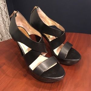 Michael Kors platform criss cross pump (black)